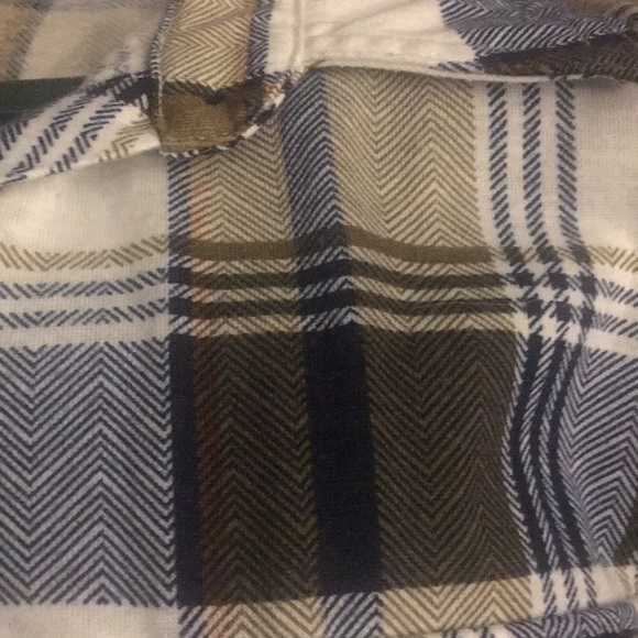 Button up - Picture 2 of 2